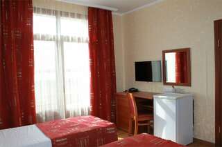 Гостиница Де Париж Анапа "Семейный" 2-х комнатный, 4-х местный с французским балконом-2