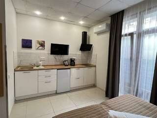 Гостиница Де Париж Анапа "Апартамент" 2-х местный с французским балконом (КУХНЯ)-12