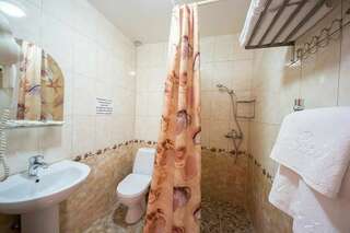 Гостиница Де Париж Анапа "Семейный Комфорт" , 2-х комнатный, 4-х местный с большим балконом-3