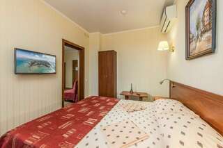 Гостиница Де Париж Анапа "Семейный" 2-х комнатный, 4-х местный с французским балконом-4